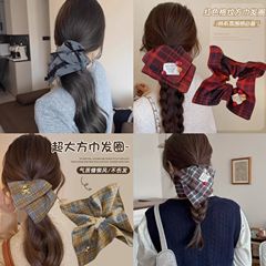 韓国系のレトロな四角いタオルです。