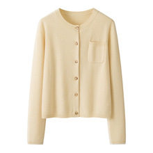 12针平纹袖口卷边拼色针织开衫短款圆领直筒牛角扣明兜山羊绒毛衣