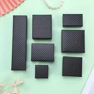 ����w��к�ɫ��Ƥ���}�y����b�е�����ָ������ռ{��