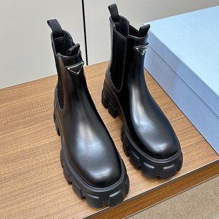 ����ͬ�����ǘ��Р���ѥ��ɫţƤ�ɸ��X݆���ɾo��һ�_�Ŷ�ѥ��Ů