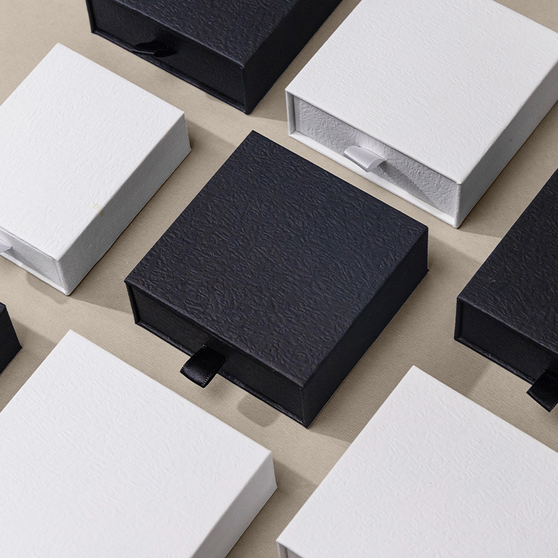 Nuevo lugar de joyería en caja collar anillo pulsera pendientes caja de regalo clásica en blanco y negro caja de cajón de amasado a mano de moda