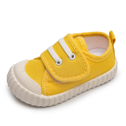 Preschool indoor shoes for babies: soft-soled canvas sneakers—spring-style white shoes for girls, and Velcro-fastened kids' shoes for boys.