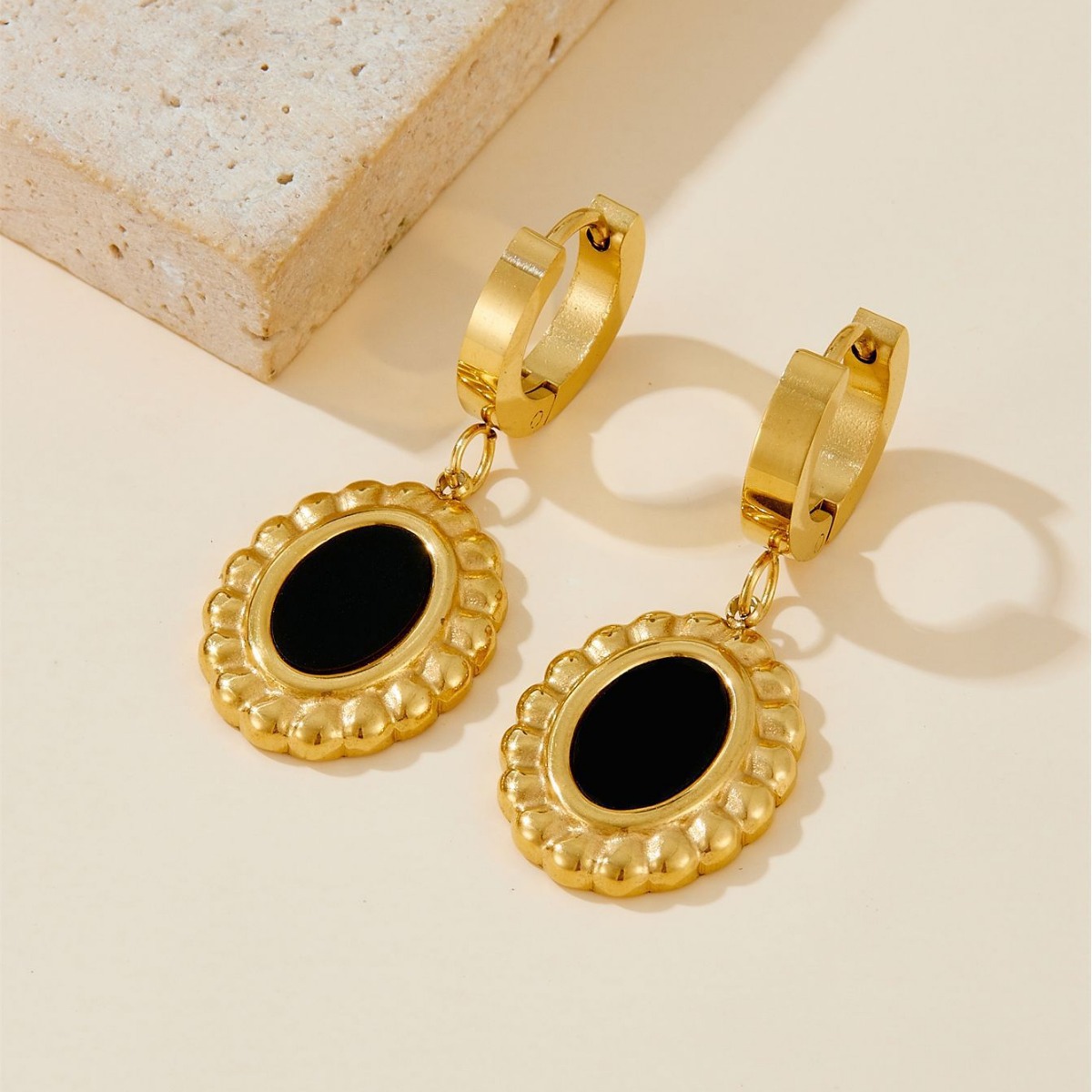 Francés ligero lujo nicho diseño sensación de pendientes retro no desvanecido collar de frita de titanio acero joyas de mujer clavícula cadena de suéter