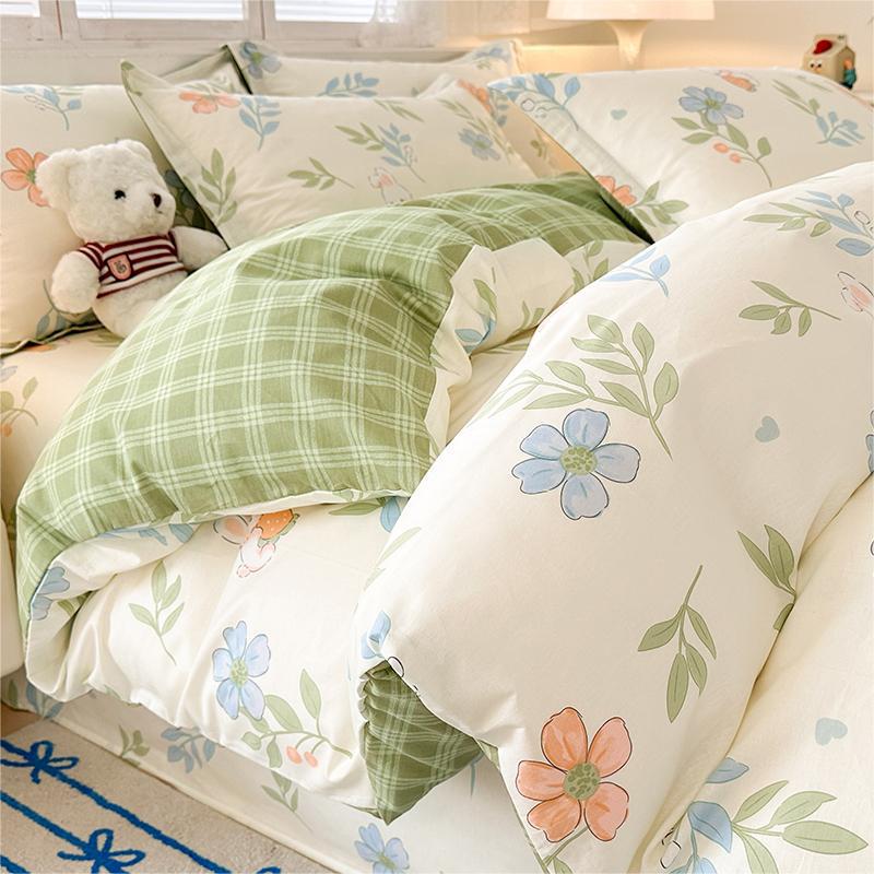 Cama de algodón de dibujos animados juego de cuatro piezas 2025 nuevo verano sábana de algodón edredón juego de tres piezas ropa de cama de dormitorio