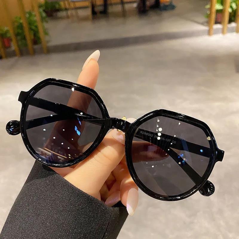 2023 New sunglasses female small frame ins net celebrity retro street photo sunglasses Korean version small face slimming sunglasses