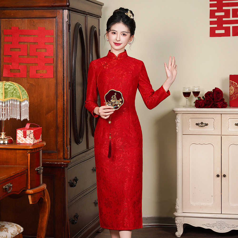Lace long cheongsam for bride