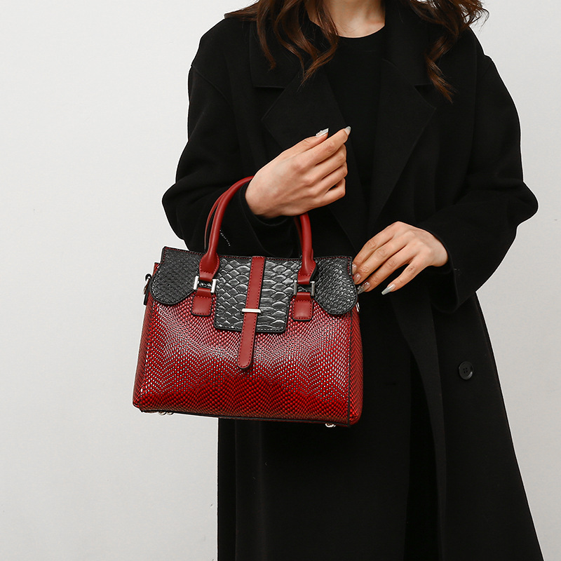 Bolso de mujer 2024 transfronterizo nuevo gran capacidad de moda de mujer portátil europeo y americano retro gran capacidad bolso de hombro al por mayor