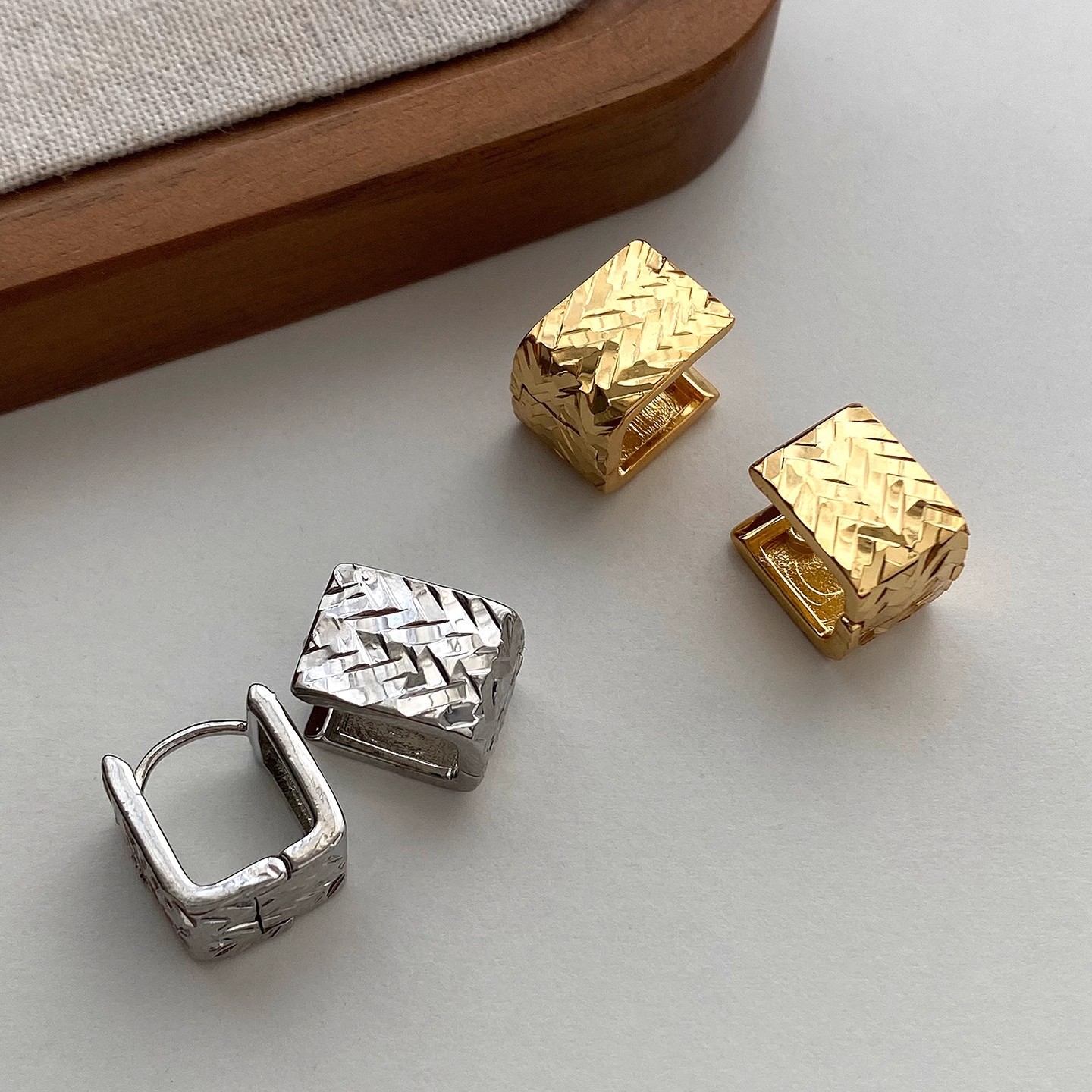 Geometric Diamond Weave Square Hoop Earrings In Vintage Style_voghion.com
