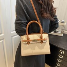 2025�¿�bags�羳������֦�y�߼����K����r��������μ�P��Ů��