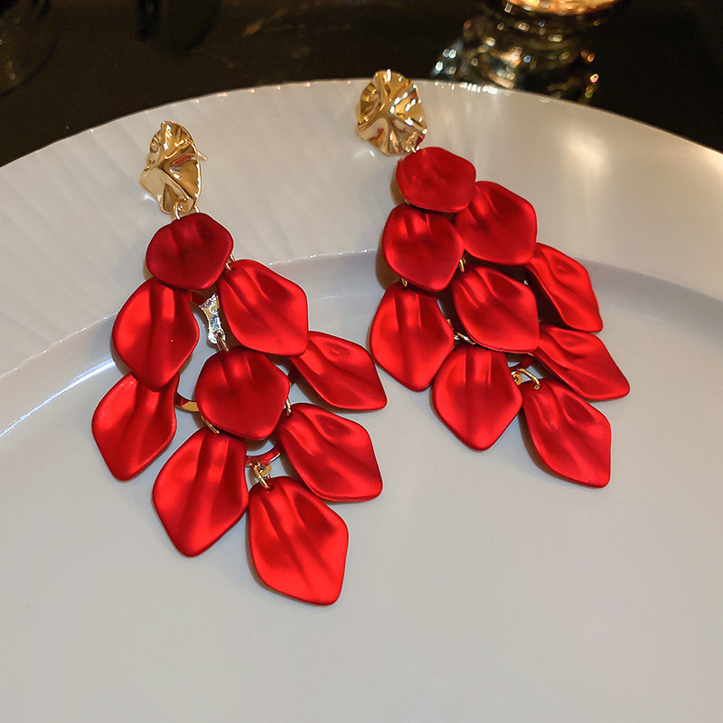 Pendientes de pétalos de rosa rojos, estilo chino festivo para Año Nuevo o Festival de Primavera