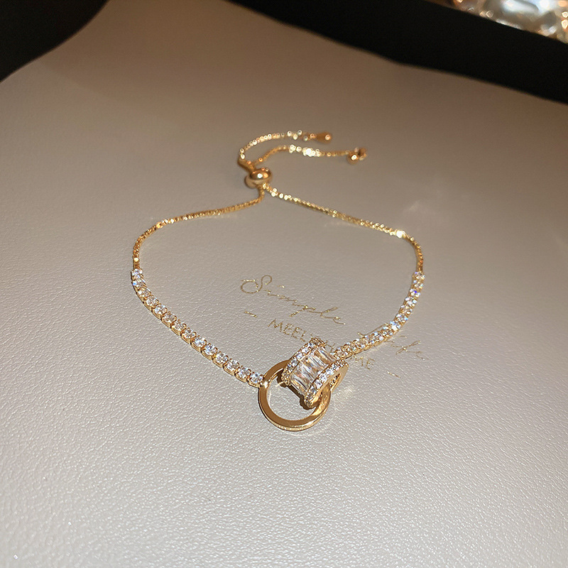 Pulsera geométrica extraída de circón galvanizado en oro real Pulsera exquisita estilo insid japonés y coreano 2025 nueva pulsera ligera de lujo