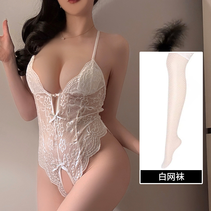 Ropa interior sexy seduce a su esposo, ropa interior clara y divertida, sexo de alto nivel, diversión al aire libre, exposición, entrenamiento, deseo puro, viento y cabello