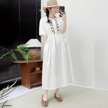 民族风亚麻连衣裙夏季新款刺绣纽扣V领半袖长裙宽松气质大摆长袍