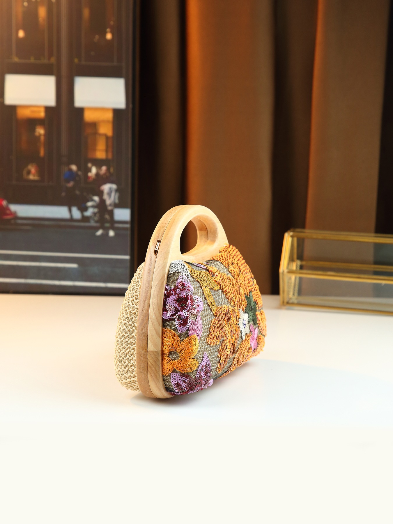 Elegant damväska i linne med paljetter och broderier_voghion.com
