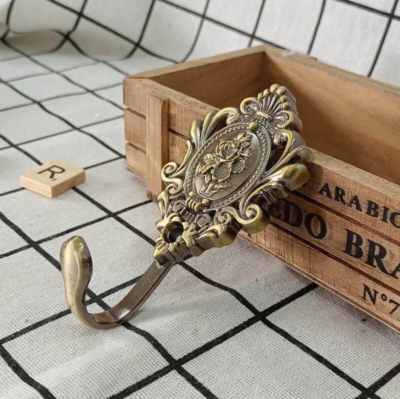 Factory Direct Sales Curtain Hook European Zinc Alloy Fan-Shaped Hook Cross-Border Shower Curtain Hook Door and Window Hook Coat Hook