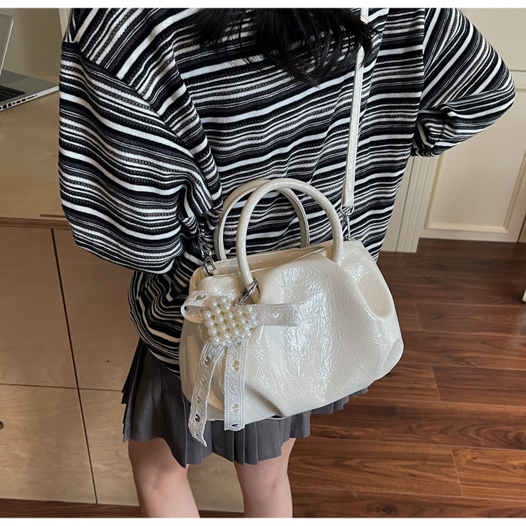 Fashionable tote bag, large-capacity underarm bag, 2025 new solid color texture women's bag, simple commuting bag, soft leather single-shoulder undefined