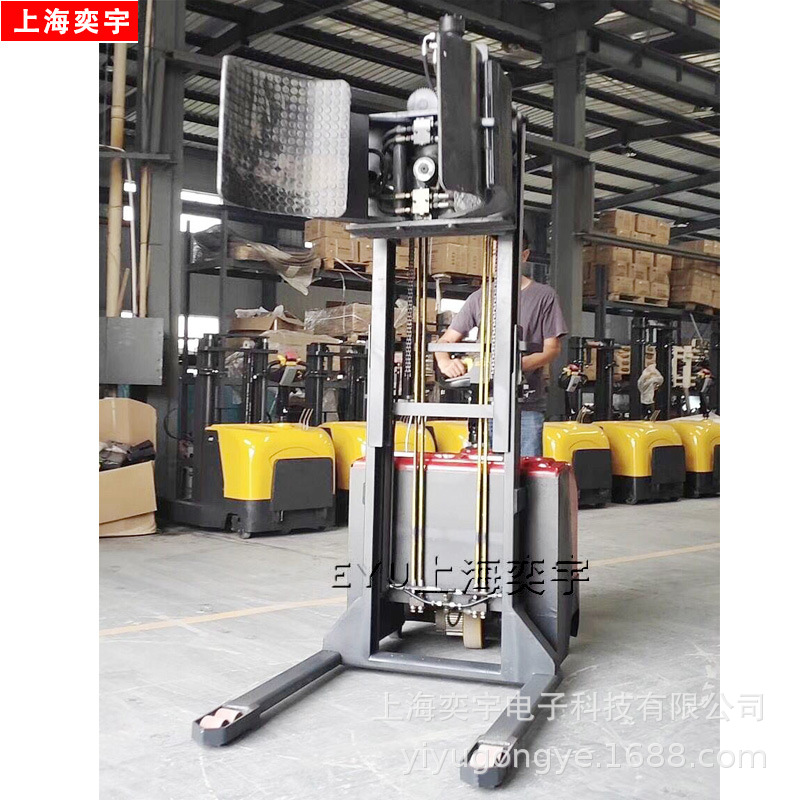 500公斤小型电动抱车涂料拉缸翻转卷膜搬运夹包机 前叉式包夹叉车