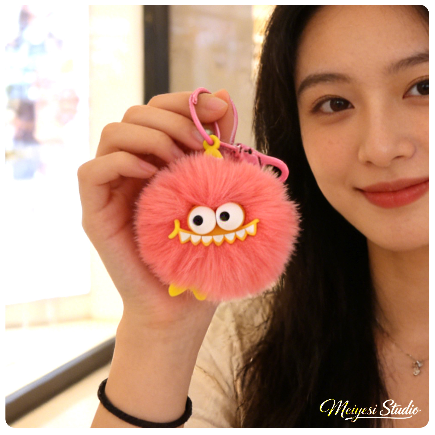 Bonita pequeña sociedad de dinosaurios imitación de cabello de cabello colgante de piel de hierba super lindo juguete de peluche llaveras muñecas colgante de dinosaurio al por mayor
