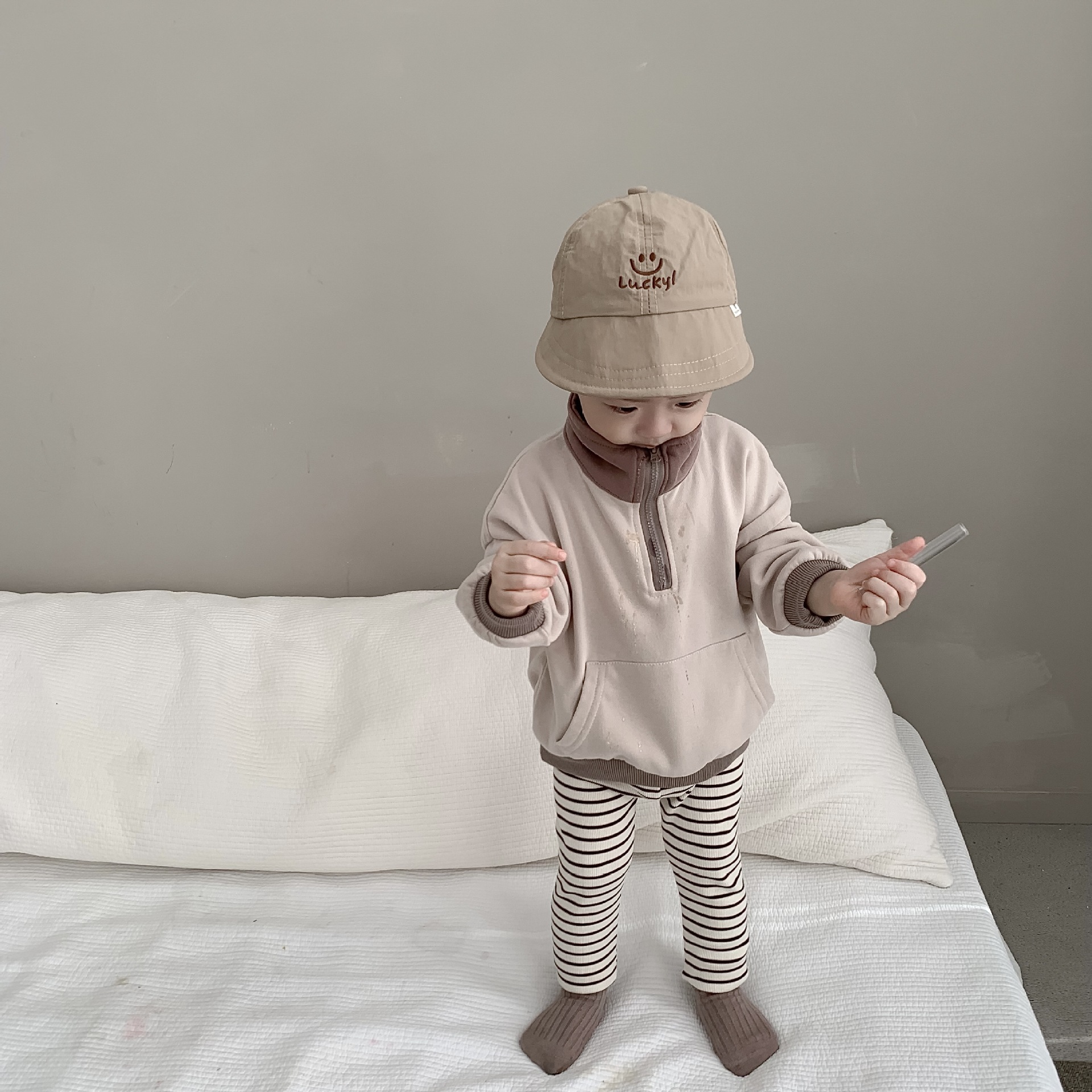 Traje para niños, ropa de otoño, ropa infantil de estilo coreano, sudadera con cuello y cremallera para bebé, conjunto de dos piezas con leggings, ropa de otoño para bebé image 4