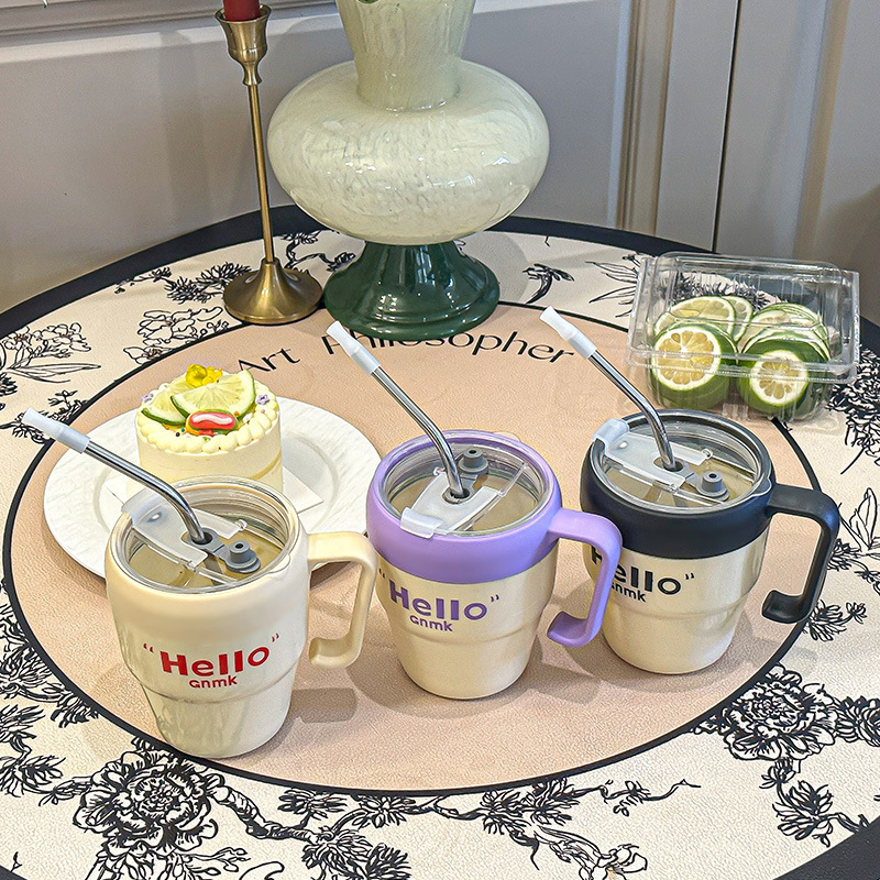 Taza de vidrio de pajita simple y de alto valor con mango