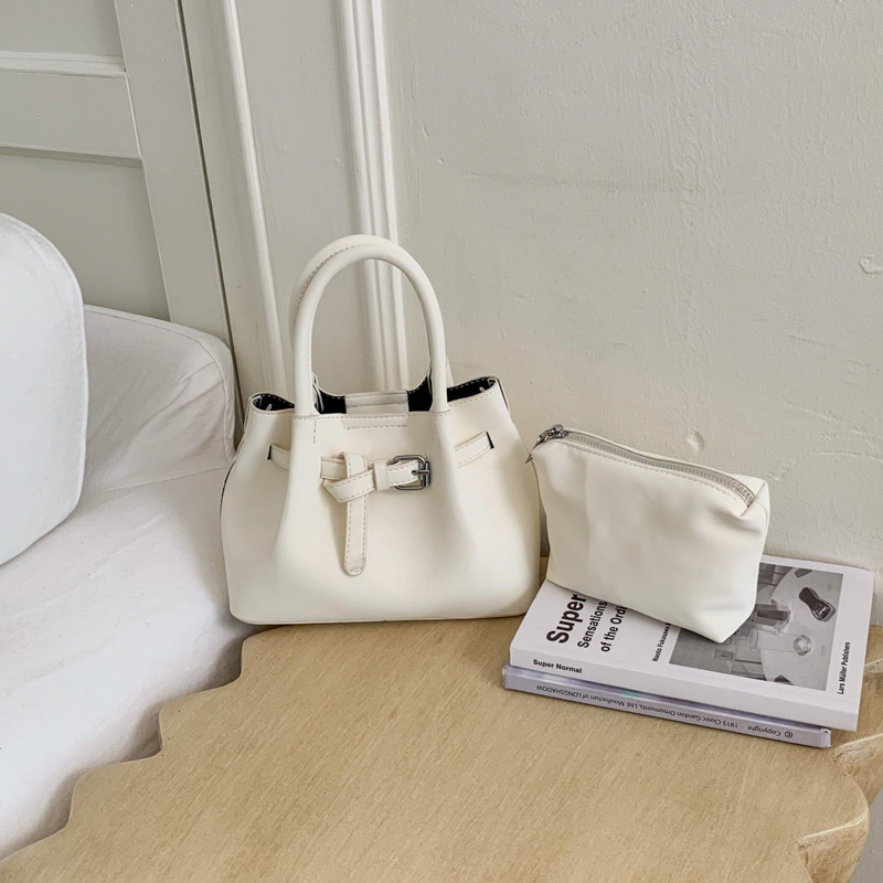 Diseño de nicho simple bolso de cubo portátil para mujeres 2026 nuevo estilo coreano de textura de alta calidad casual versátil bolso de tramo inclinado