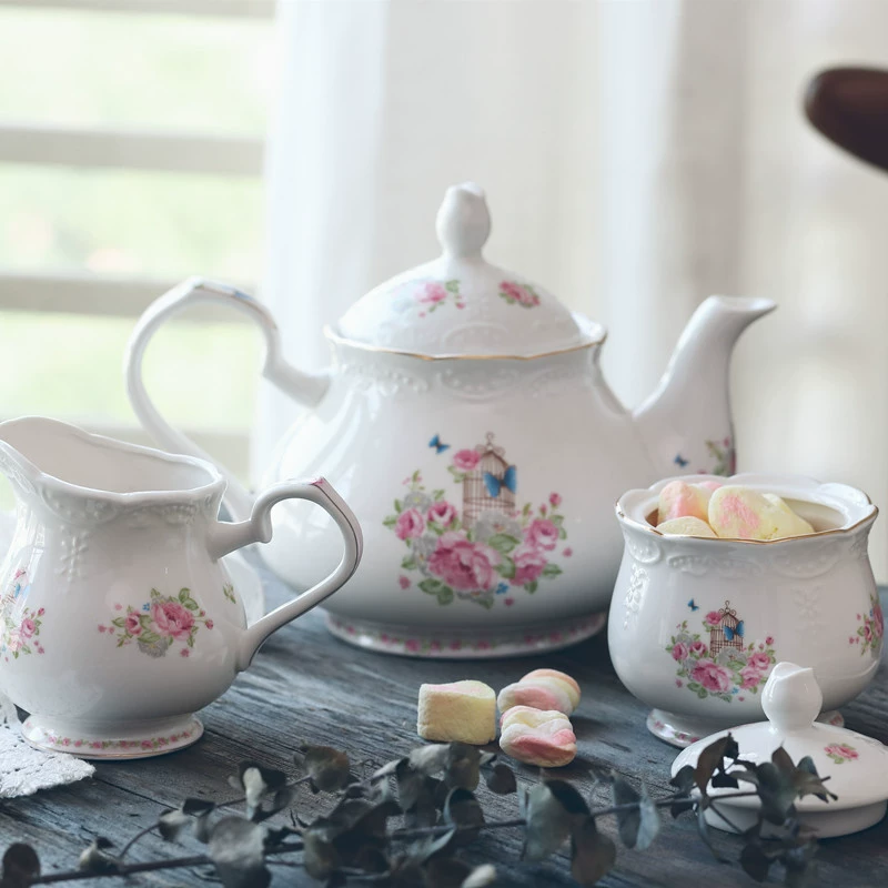 Fresh teapot, coffee set, tableware, style