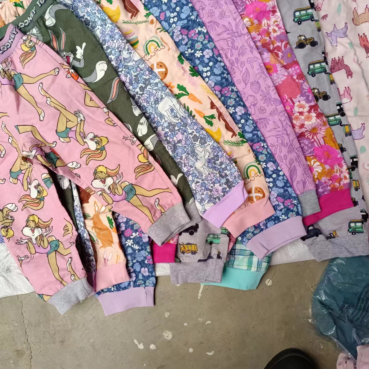 Ropa para niños europeos y americanos solteros grandes niños 23 nuevos hombres y mujeres de algodón de dibujos animados pantalones de franela pantalones de pijama image 2
