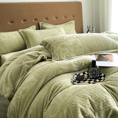 Category A maternal and infant milk velvet bed four-piece set winter warm thickened coral velvet naked sleeping flannel plus velvet wholesale