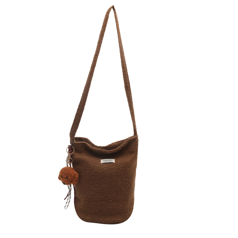 Invierno de gran capacidad lana mochila de hombro 2024 este año popular retro bolsas casuales bolsas casuales bolsas casuales bolsas de cubo para mujeres