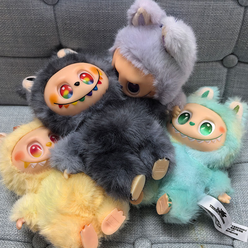 [en stock] Patria labu moda juegan colgantes de peluche tres generaciones muñecas labubu muñecas hechas a mano regalos de caja ciega