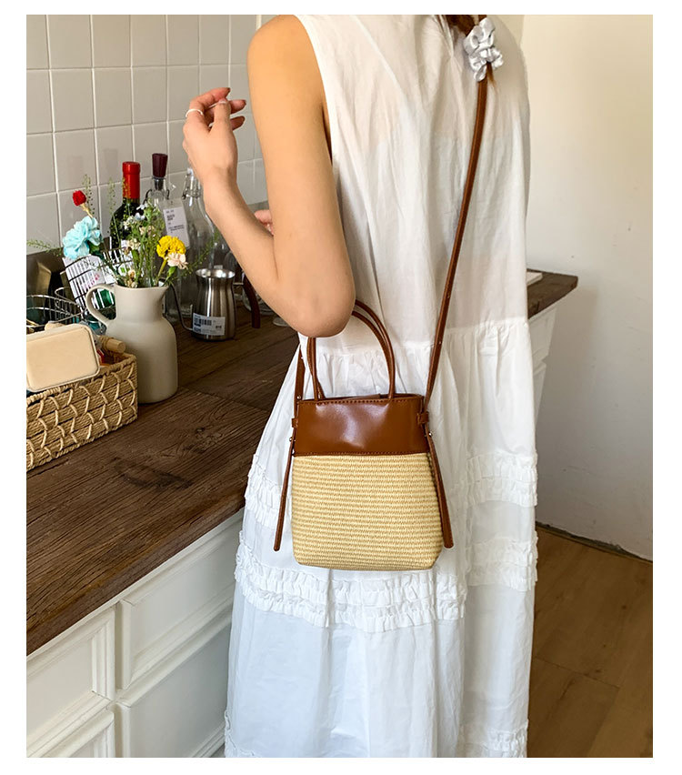 Korean style simple and fashionable woven mobile phone bag for women 2025 summer new seaside vacation crossbody straw woven bucket bag undefined