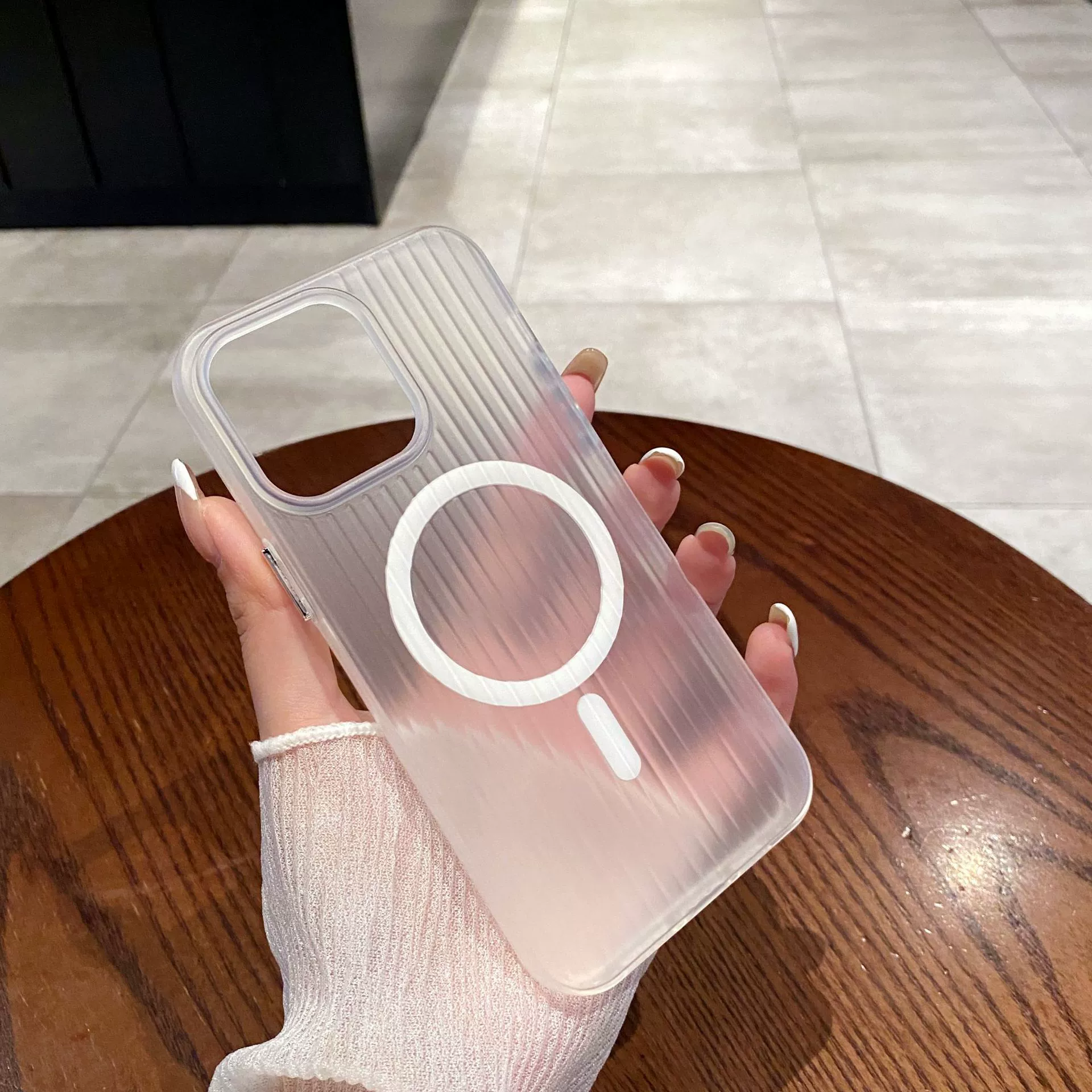 Подходит для iPhone 16 плитка рифленая кожа-чувствительная магнитная выпускная оболочка Apple 14 Pro Max полупрозрачная против падения мягкая оболочка 13 Pro Max