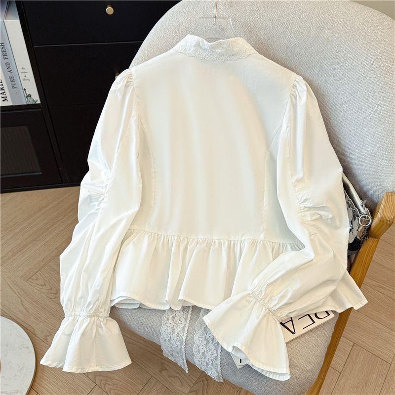 Vêtements pour femmes - Chemisier blanc à manches cloche et col en V à volants - Style romantique français - Haut tendance et jeune_voghion.com