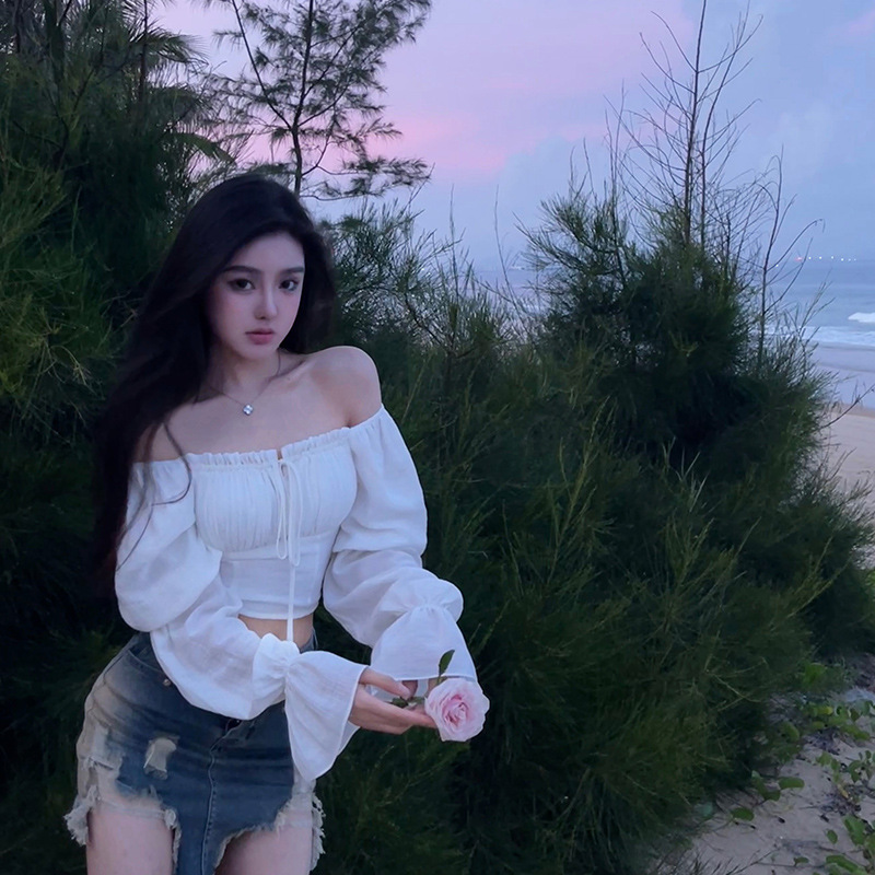 现货 白色一字肩雪纺衫女早秋短款性感纯欲气质收腰露肩上衣超仙