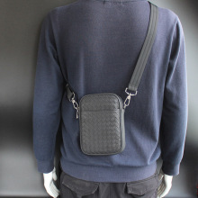 手工编织超纤皮手机包2025新款男士黑色打蜡软皮迷你竖款小包男包