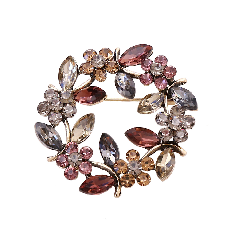 Broche branche d'olivier en forme de branche d'olivier, ornée de cristaux et de diamants, style coréen. Accessoires de mode disponibles en stock et en vente à l'unité._voghion.com