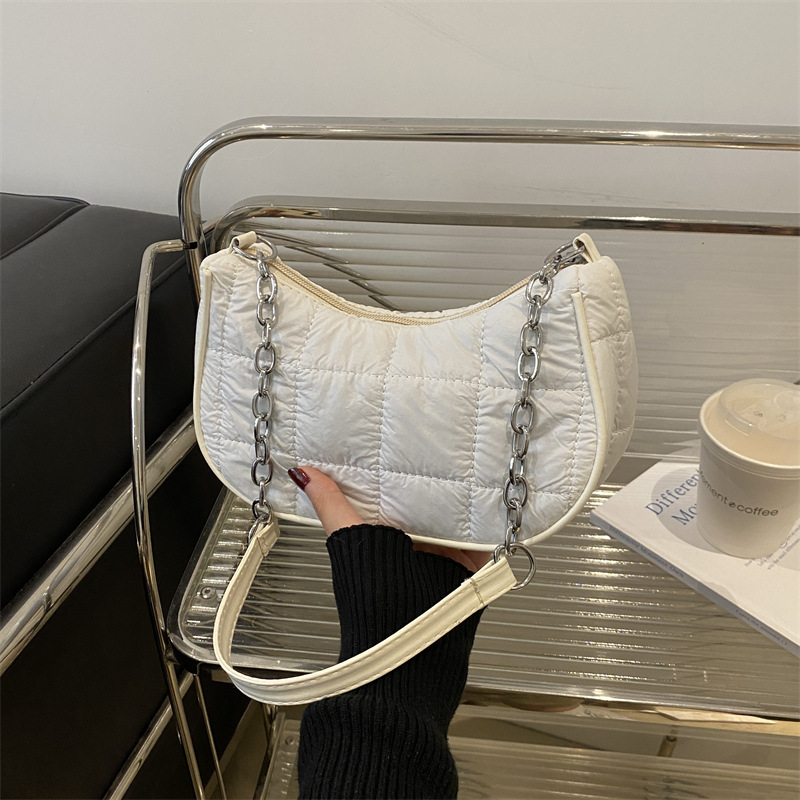 2024 moda de invierno minimalista cadena cuadrada de color sólido tendencia de brazo femenino de hombro pequeño bolso cuadrado femenino