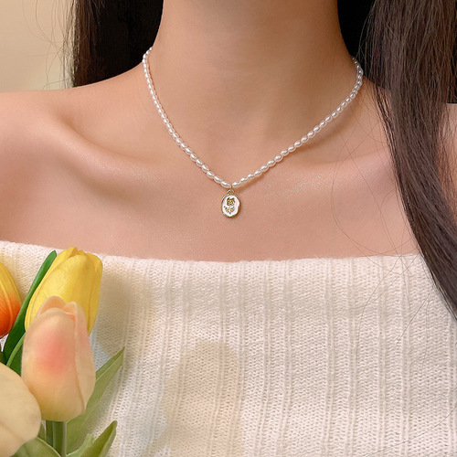 French retro pearl necklace women's ins trend Korean high-end design rose pendant clavicle chain wholesale
