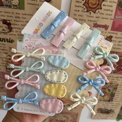 かわいいミルクブルーの水玉模様のリボンヘアピン、前髪クリップ、女の子の額用ヘアクリップ、カモノハシクリップ、ヘアピン