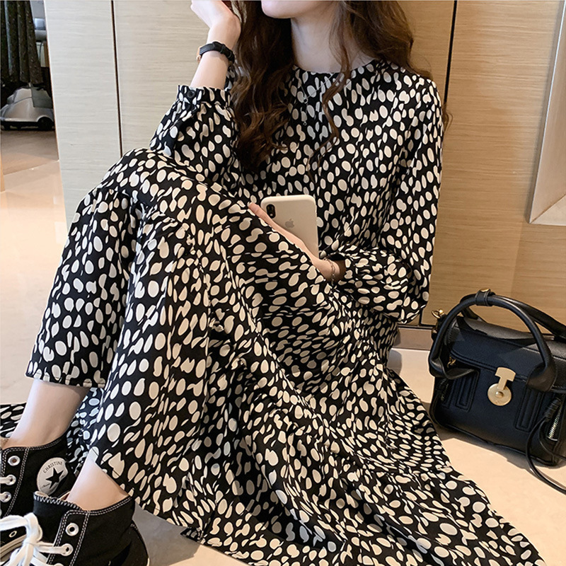 French Retro Hepburn-Style Long-Sleeved Polka-Dot Chiffon Dress for Women with a Regal Temperament, Slimming Effect, and Suitable as a Base Layer Long Dress