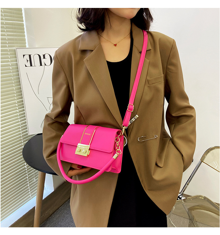 Women's All Seasons Pu Leather Solid Color Streetwear Metal Button Square Flip Cover Handbag display picture 3