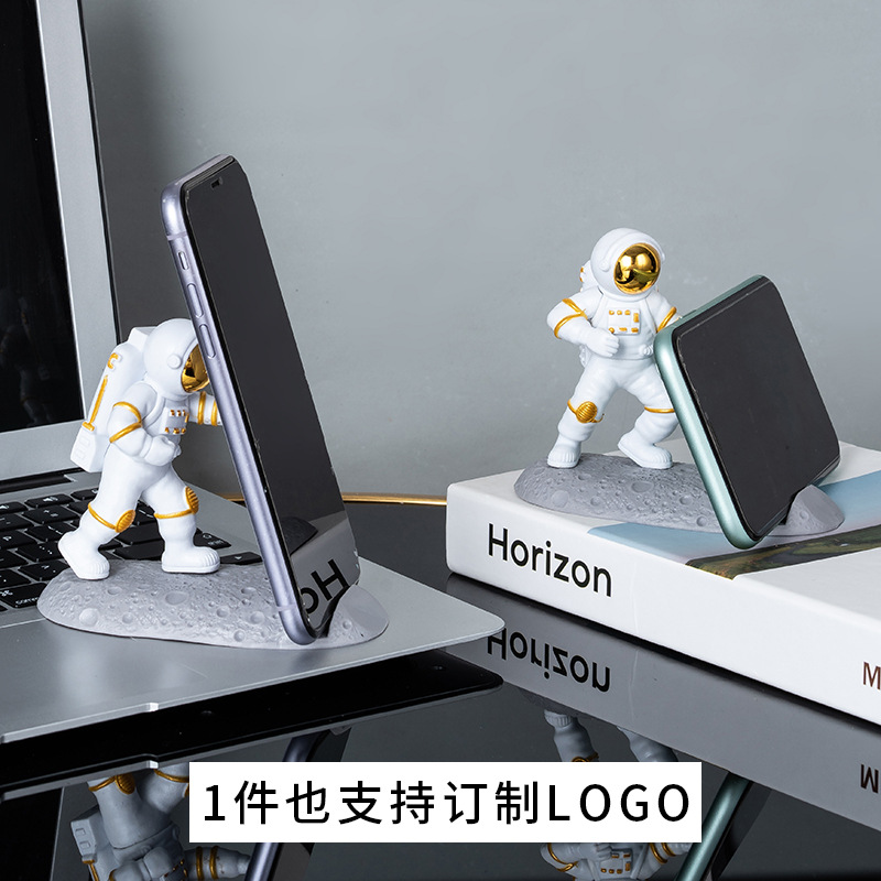 Adorno de astronauta de lujo ligero, dispositivo para ver series en vivo, soporte para transmisión en vivo, soporte para teléfono de lectura perezosa, escritorio de alta estética