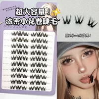 Capacious false eyelashes flower-shaped, for every day