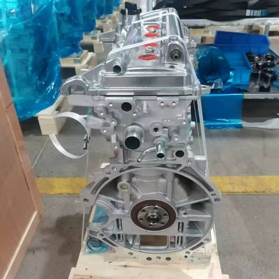Engine assembly engine is suitable for