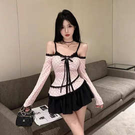 纯欲辣妹露肩吊带蕾丝拼接长袖T恤女秋季假两件不规则一字肩上衣