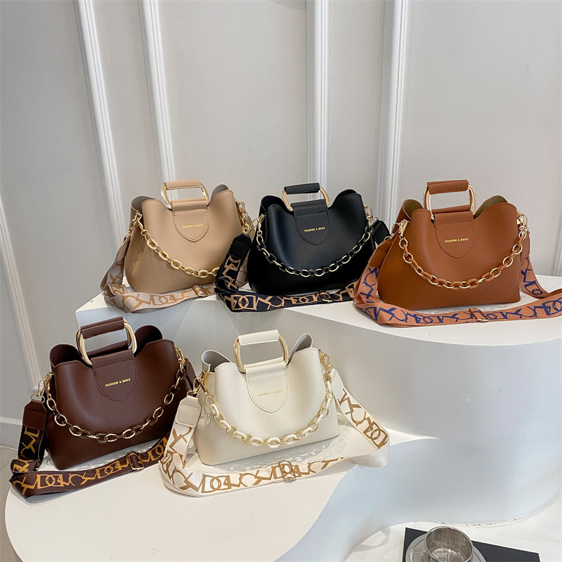 Wholesale Cross-Border Trendy Portable Bucket Bag Women's Bag 2025 Summer New Fashion Chain Shoulder Bag Commuter Crossbody Bag