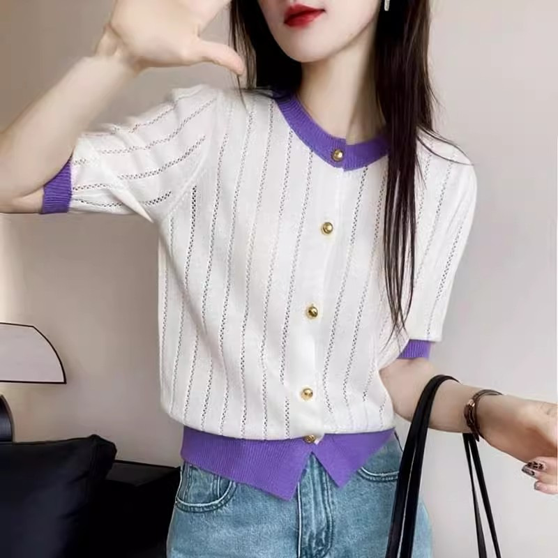 Hochwertige, kontrastierende, kurzärmlige Strickaußenschicht im kleinen Duftstil, hohler Rundhalsausschnitt im Frühjahr und Sommer 2024_voghion.com