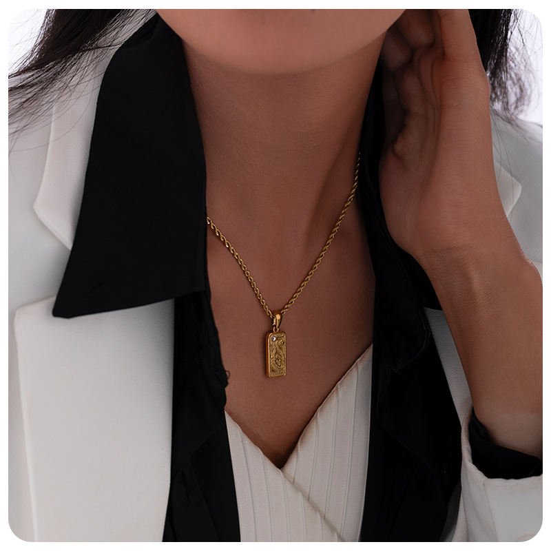 Collar de tarot de moda de mujer de 18k colgante de piedra de diamante de lujo ligero popular inns cadena de suéter cadena clavícula
