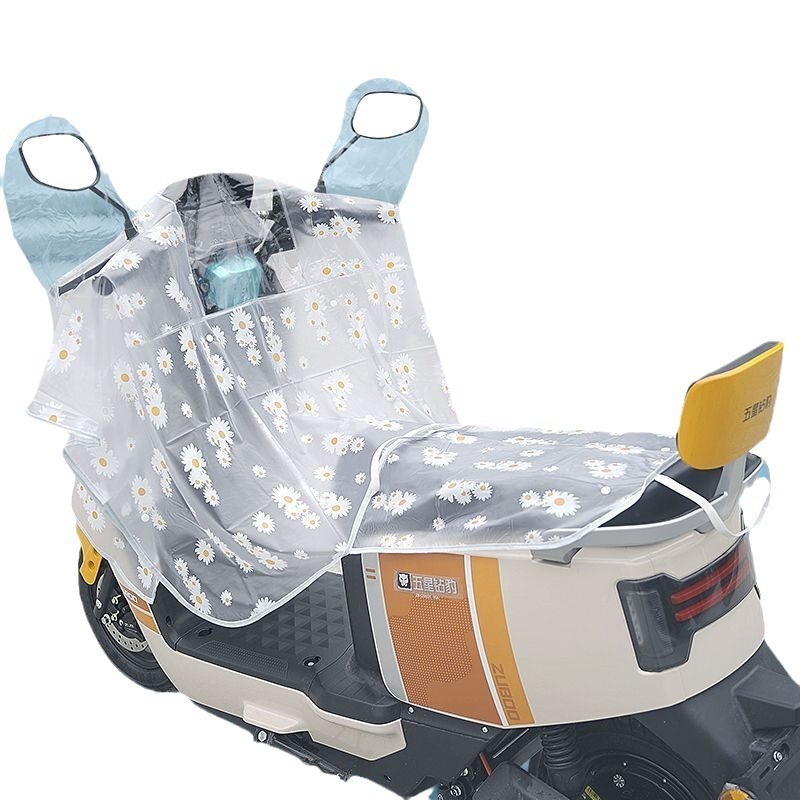 電気自動車の中のコントロールカバーは雨を遮ります。|undefined