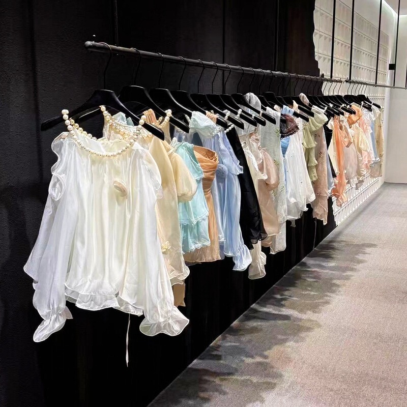 Guangzhou Shisanxing Summer Socialite Style Halter Neck Tops with Unique Design, Women's Blouses Wholesale Supply